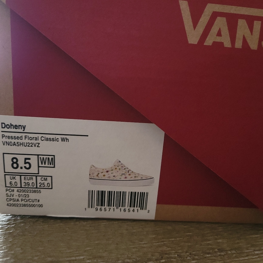 Womens vans new in the box 8.5